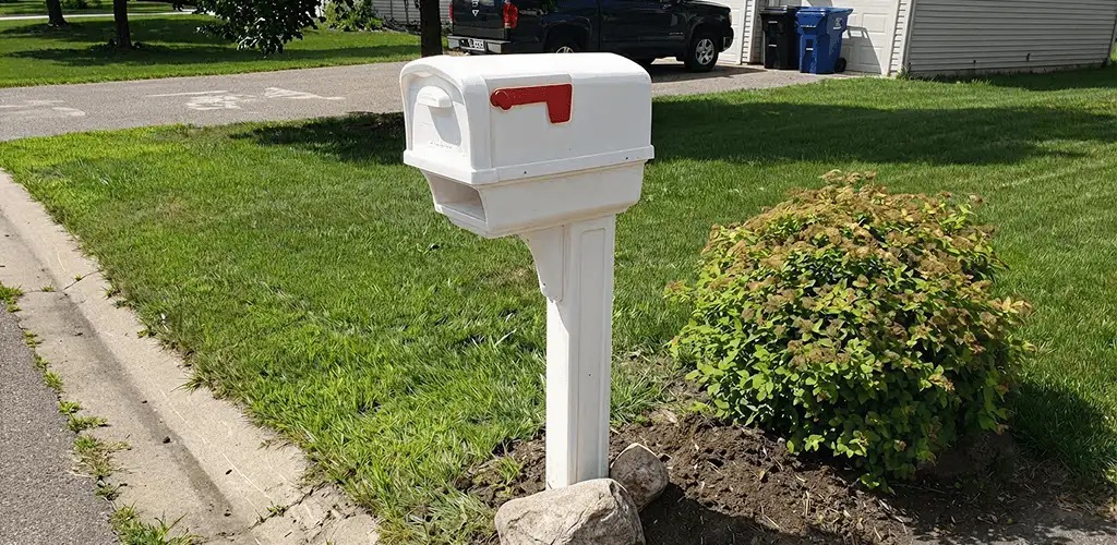 Mailbox installation for a residential curbside mailbox in Savannah, GA